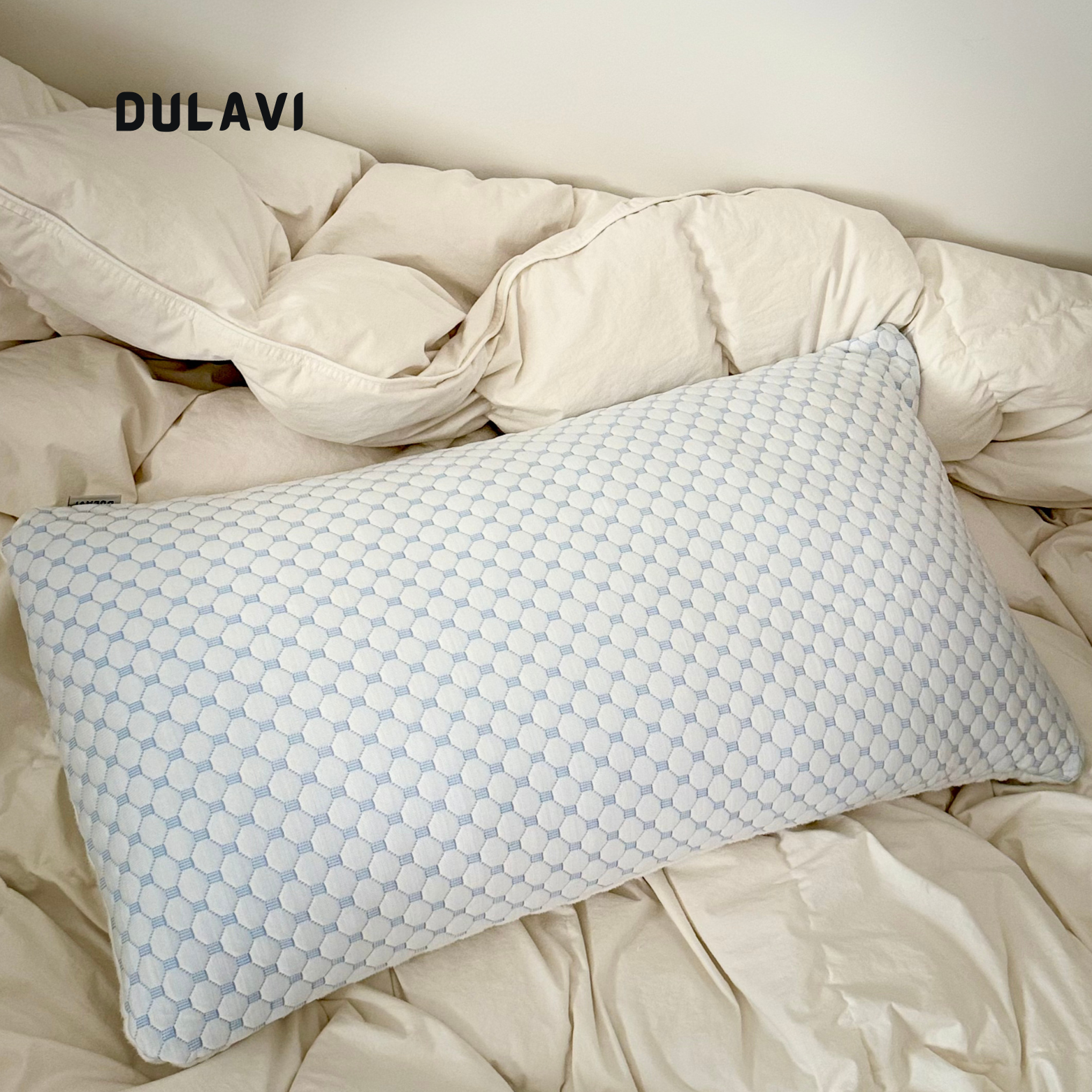 Cooling memory foam pillow